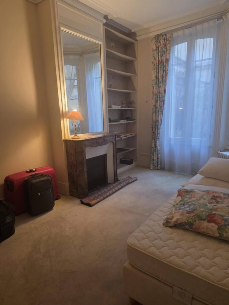 0DA84433-F985-404A-B352-7CFE969A3958