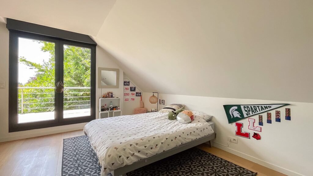 10D8CA91-24D6-4F73-879E-0AC0F428D9D7