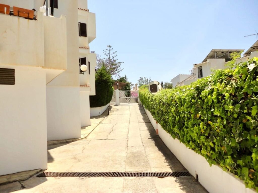 1507C5BB-EFF8-403D-93E1-78FA77A2409E