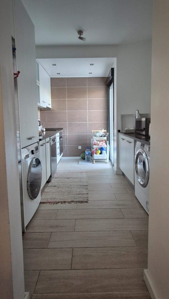 1E375EEF-E088-4899-A139-6489050634E4