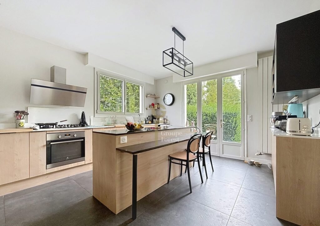 23772360-E458-4CCF-9884-DD794449511D