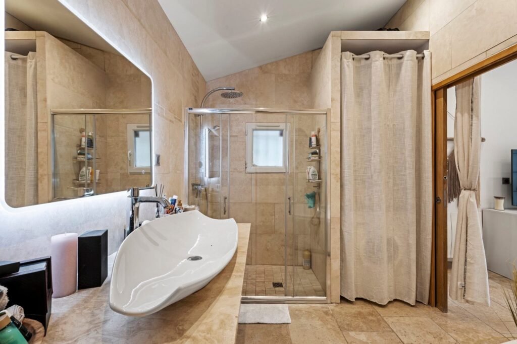 2403FB43-632B-41D7-A71B-DA6358BADDEE