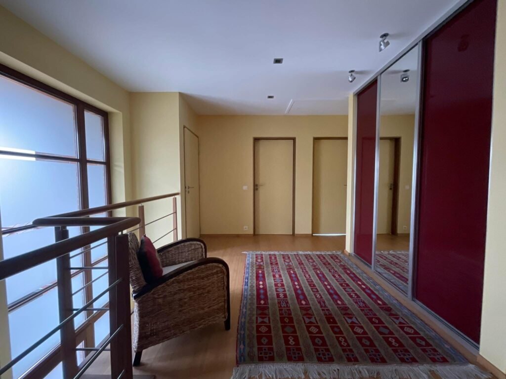 24889E77-9801-4823-860C-C42C477DFA08