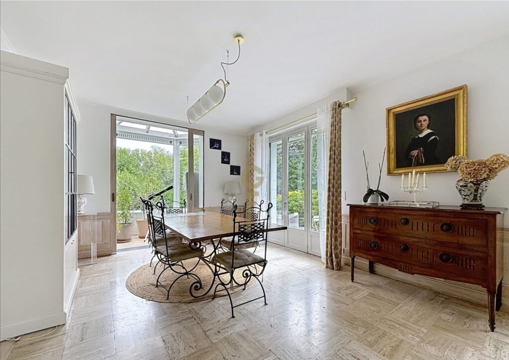 27588E4F-5ABE-42EB-9498-1F576F56E742