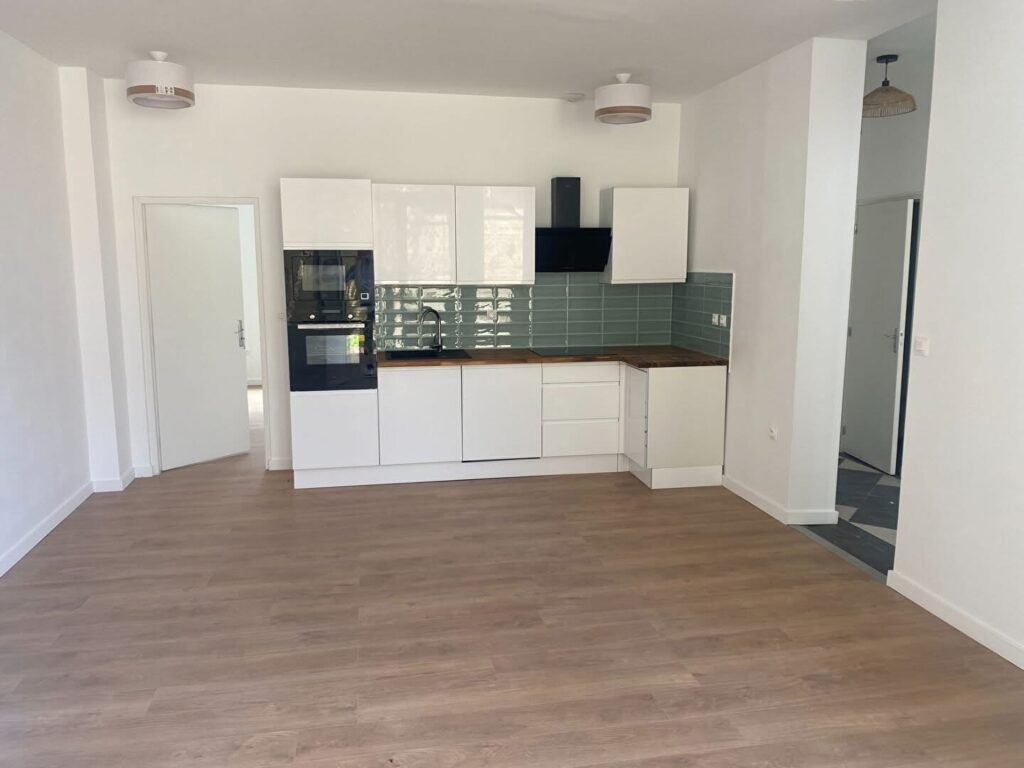 32520FDB-8219-4090-9103-820194300BF4