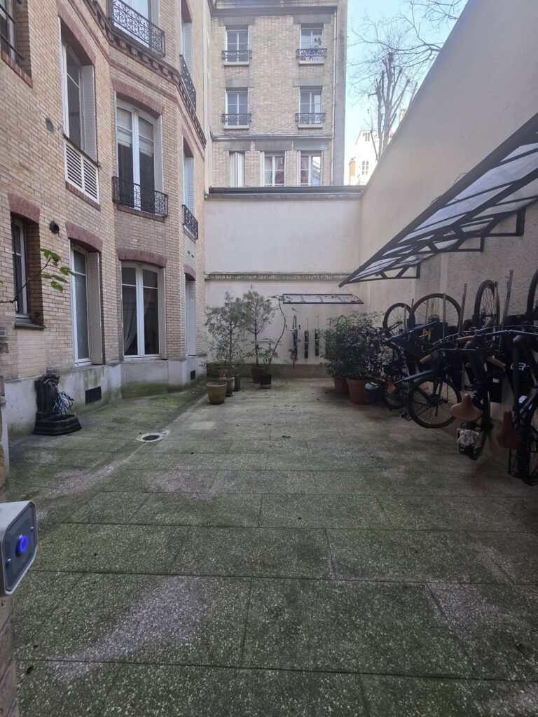 36C05FF4-B1A0-4B47-B027-84A03B517212