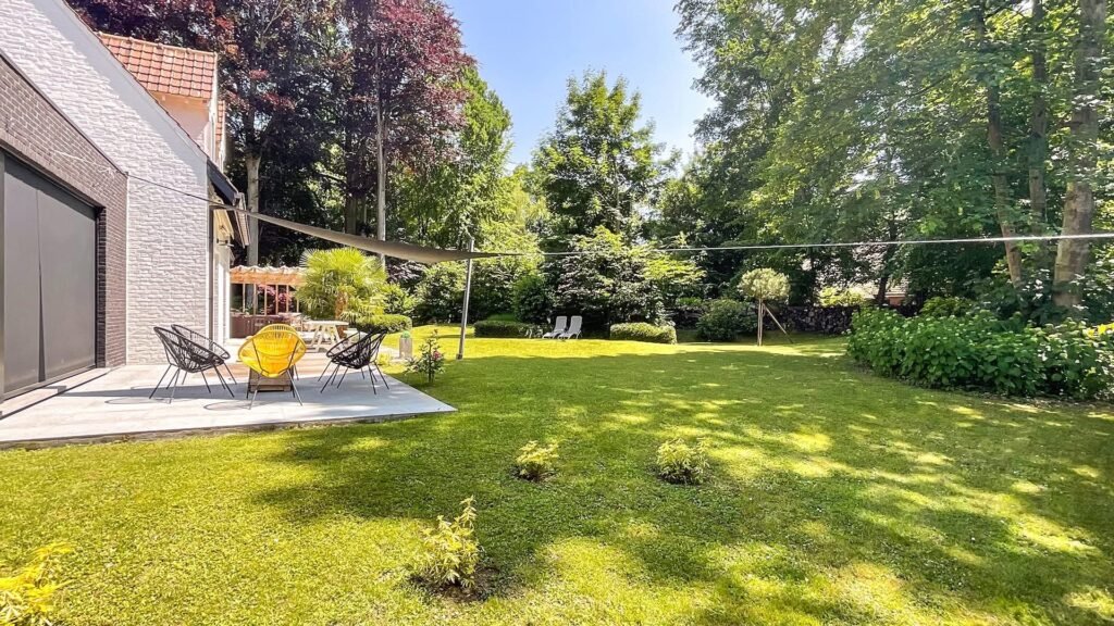 3A9F3631-AD51-47AD-996A-3928D7E283EB