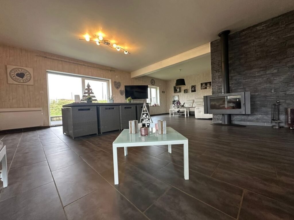 3E5606EB-908F-4D5F-AA0A-55C371126EDD