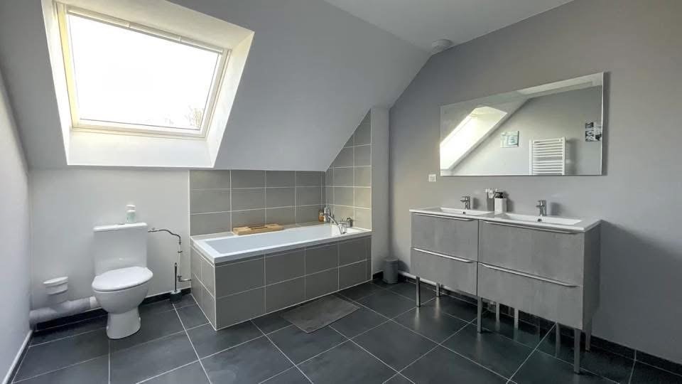 46ED57C0-D8B4-4D7E-9B89-0CF254ABA0BE