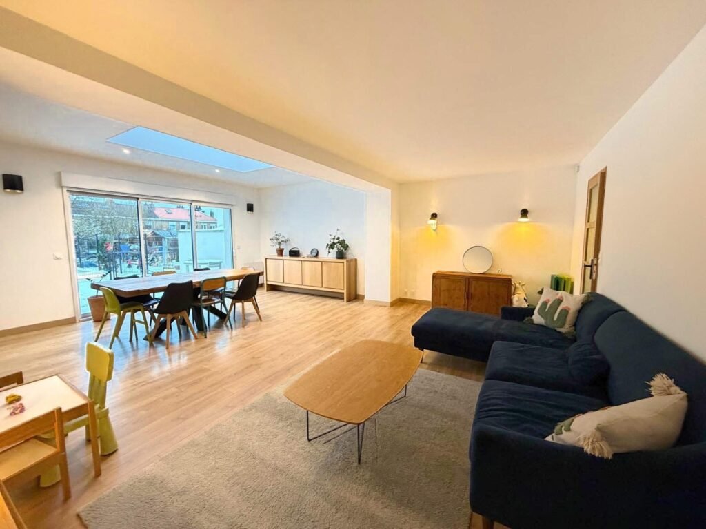 48F823A9-FF6E-498B-BBD1-681D2647CF22