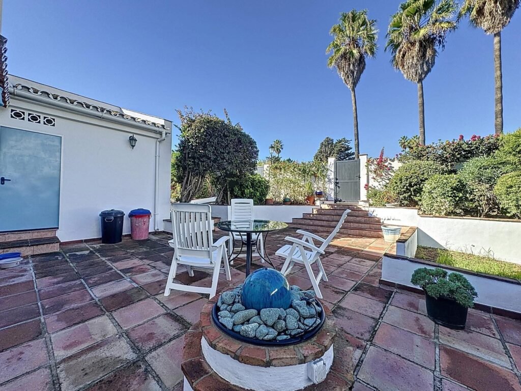 49EB7DBA-385D-4FD3-8AEC-00DA4DFBB922