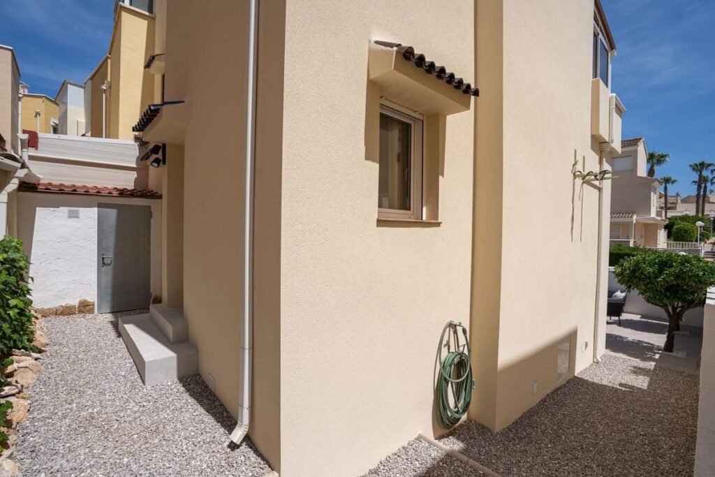 4BA8C66F-A0CE-47D2-BF19-8CA72B95E58A