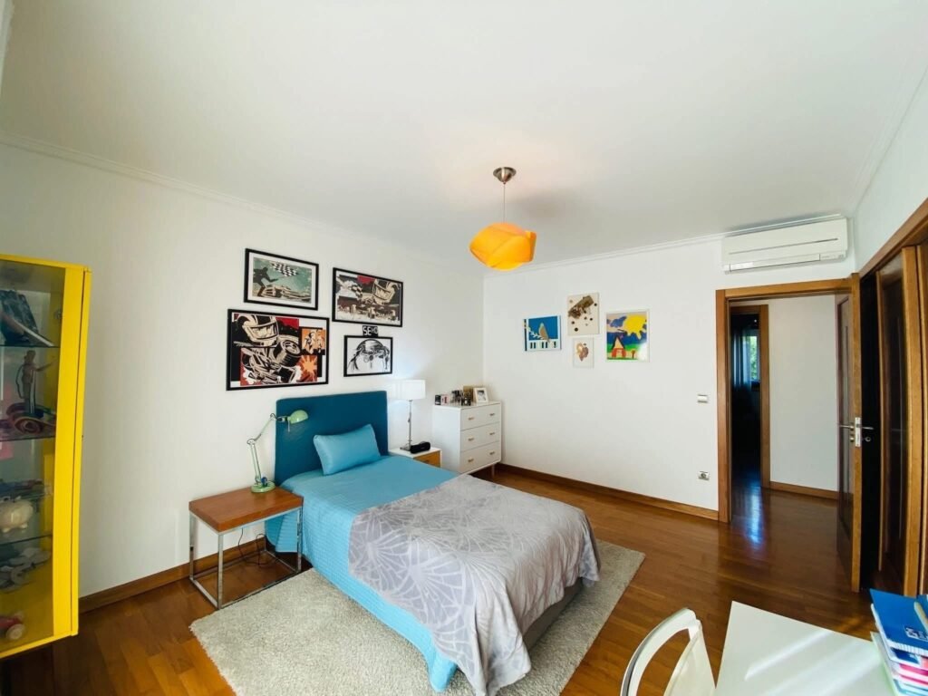 4C053DDA-6655-445A-A3E6-82CE28188105