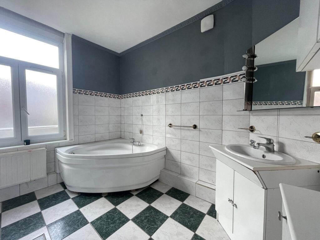 517C50E0-D80D-470E-A565-4DDAB1A62637