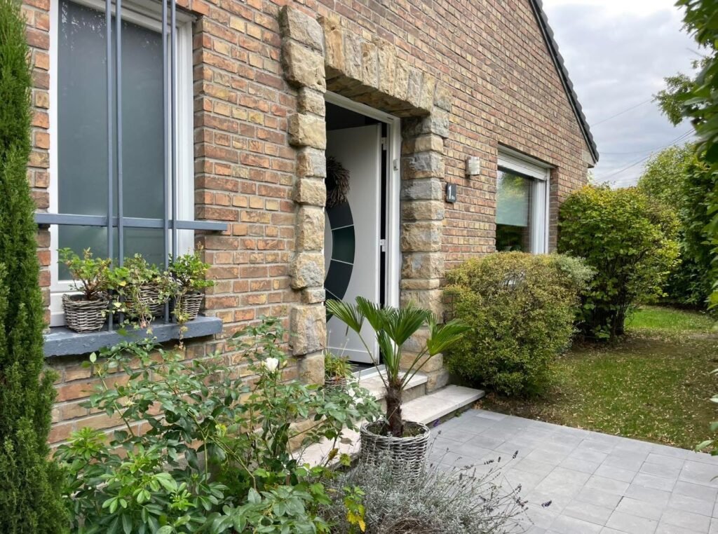 5D81EB41-668C-41E6-8DE7-A6A807AF42AA