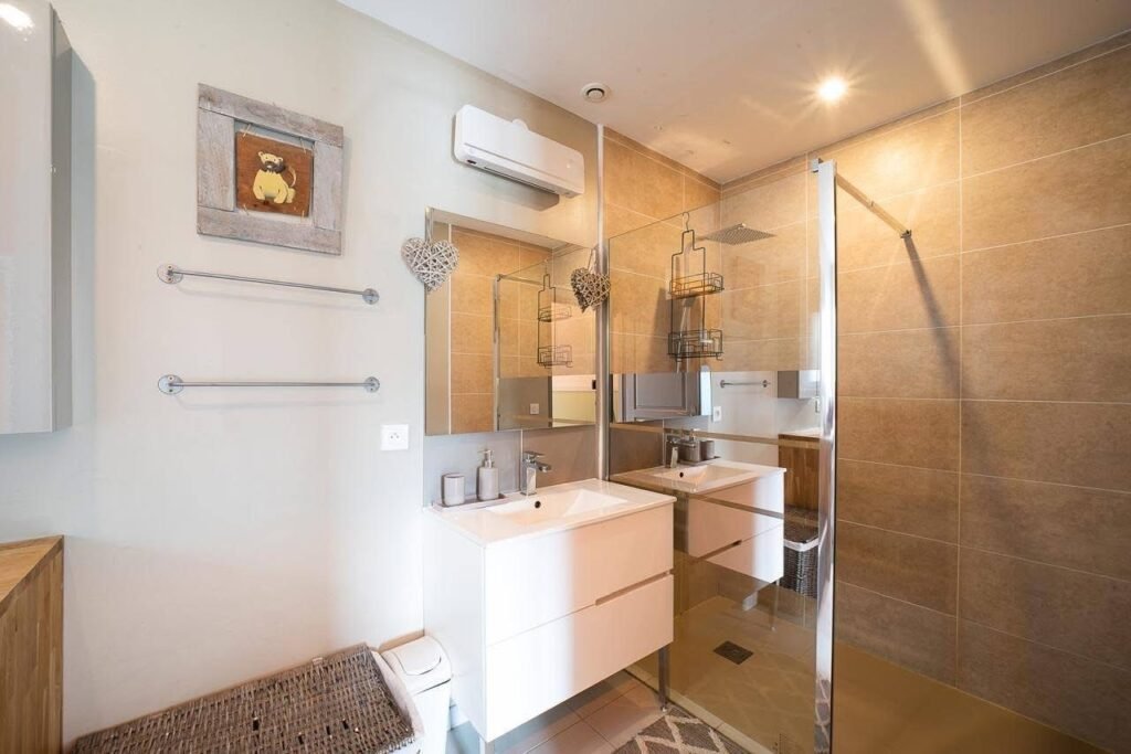 68E504E1-ACF8-4362-99A8-9BB99CFE56A9