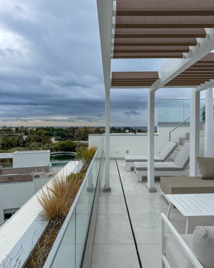 3-bedroom conrner penthouse with private pool in Marbella East, Marbella, Spain