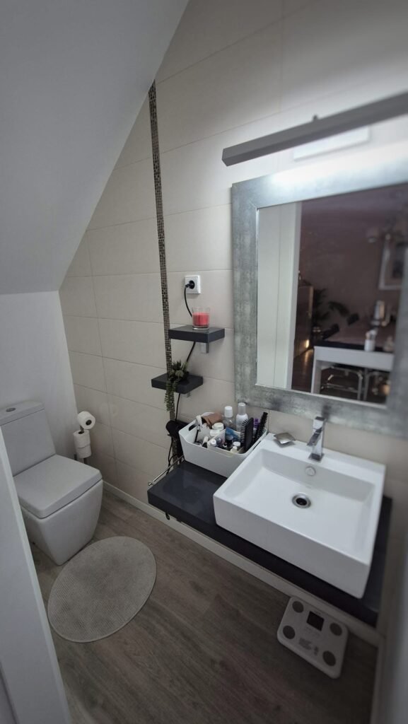 70E7CBDD-4F71-4FFD-8CB9-8455F2B47194