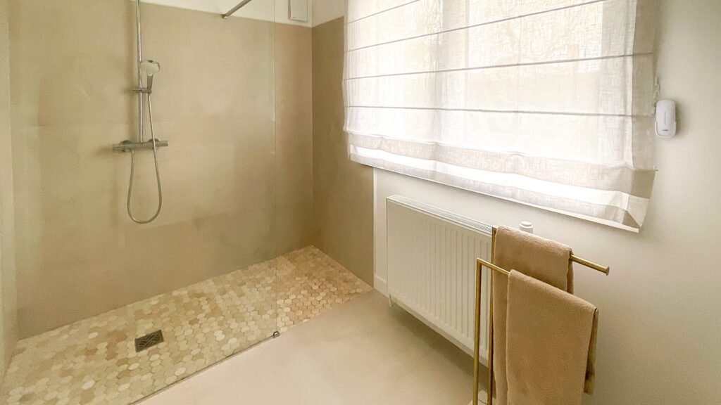 786113E9-0DFC-4D37-9A75-1FA11BE4A3ED