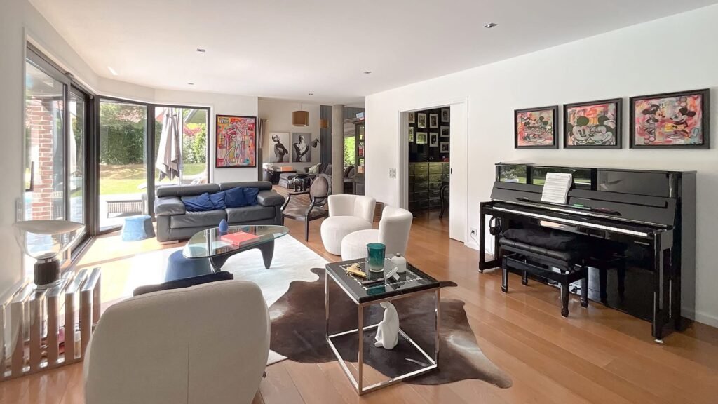 7A7CF85B-78C2-4DDE-ABA9-6EDC2F27BBCD