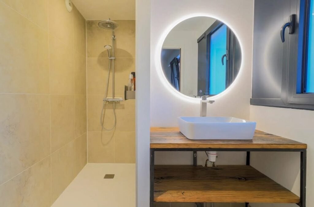 7E040409-DAE0-4E2B-B990-61329200A0DB