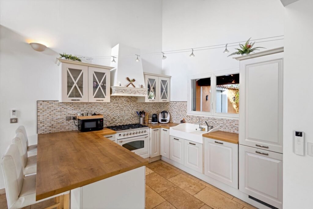 807B8F5E-06B8-4B7B-9D9F-38751F6A7054