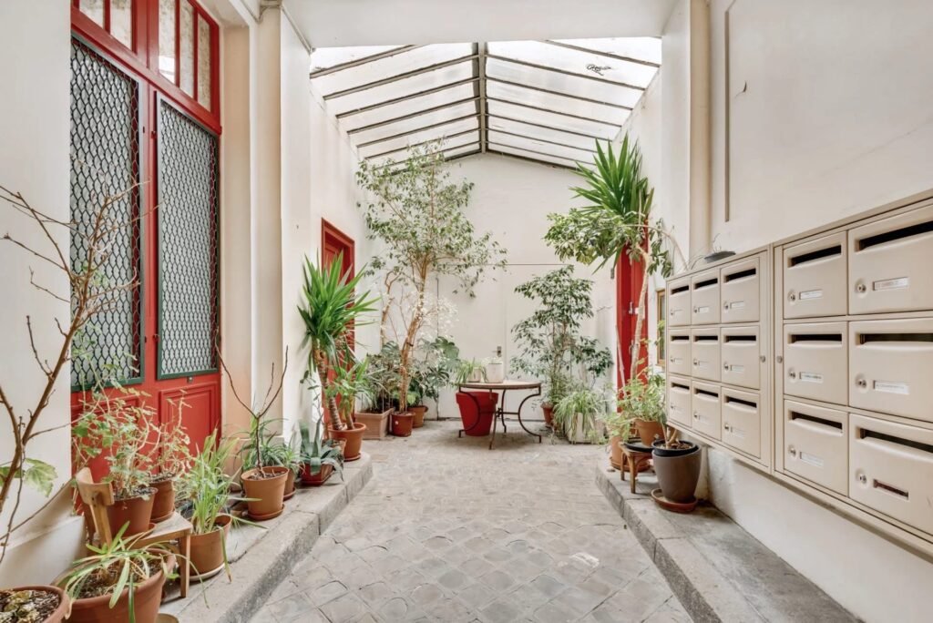 8A2D4AEF-4154-4BD4-91C4-A44FDAEB3330