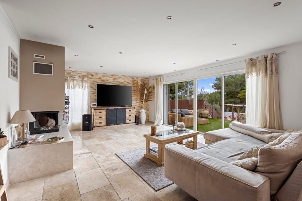 8B518B0B-9B1E-4B61-AFC4-304AA44F8BC5