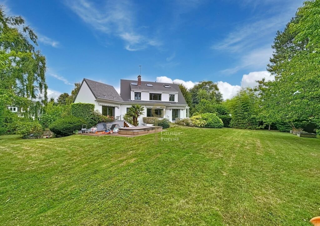 Charming french house for sale in Bondues Croix Blanche, Bondues, France