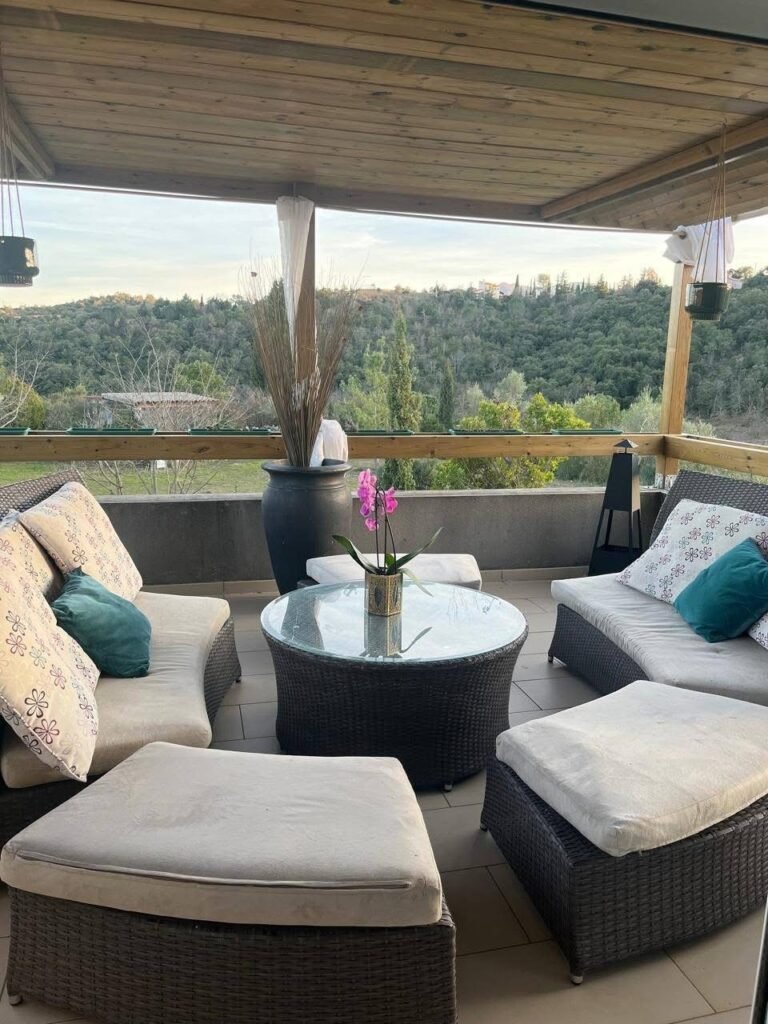 8EF920E6-32FC-4262-9EB6-427AA9F1B7AA