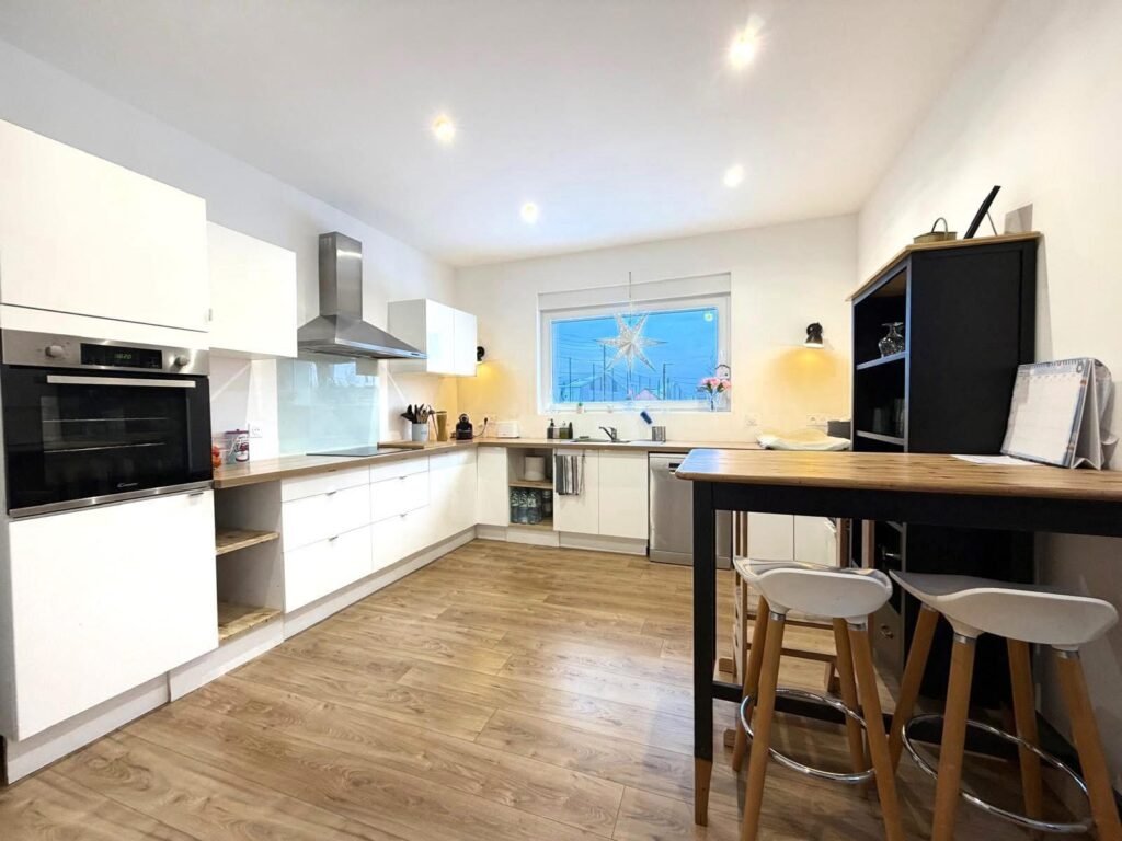 A0B1FB12-9628-467D-969C-FB57CB4E0755