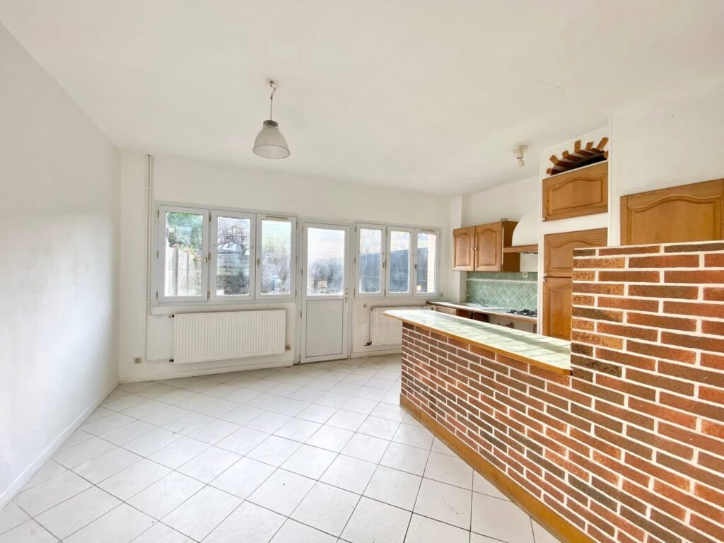 89 m2 house for sale in Lambersart, Métropole Européenne de Lille, Lille, France