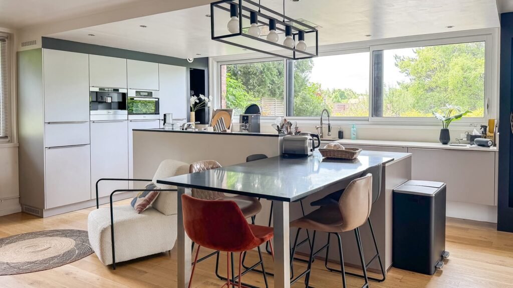 A6E06AB5-68B1-404A-9639-4B5C8A6F6CAE