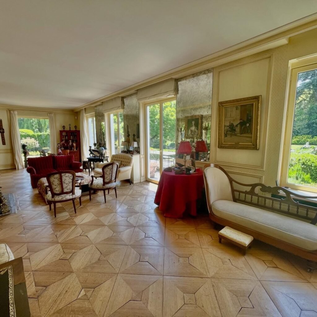 A70A7033-C5D9-4F8B-A86D-7BDDBEDD649F