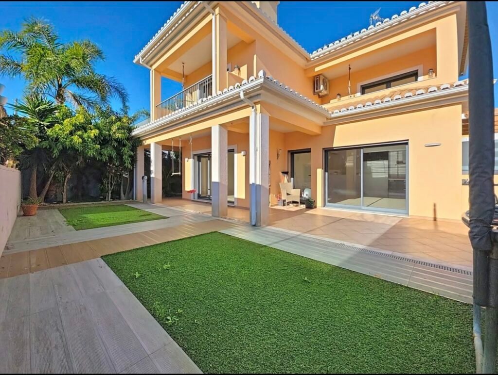 4-room villa for sale in Caldeira do Moinho, Portimão, Faro, Algarve, Portugal