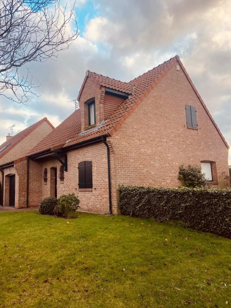 Quiet detached house for sale in Wambrechies - 7 km north of Lille, France