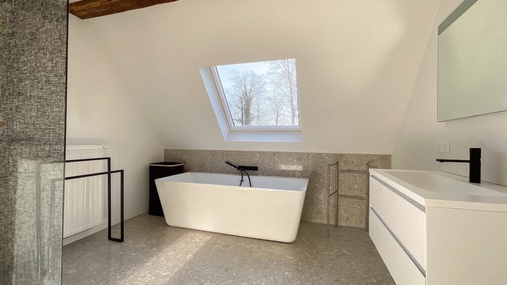 B4E87240-E3FF-496B-81A8-B5B50181DB92