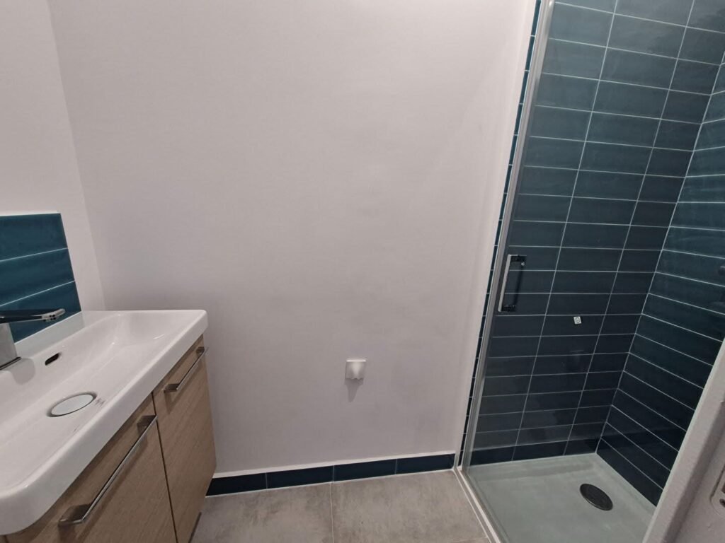 BB30B9CE-8118-4762-A118-375480FAAF52