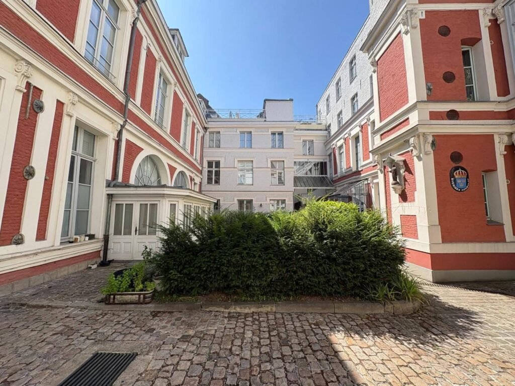 Beautiful 43 m2 apartment in Hotel Vrau - the heart of Vieux-Lille, Lille, France