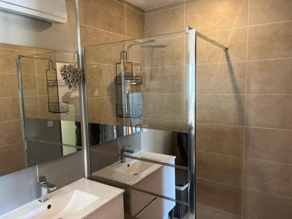 C6517BC8-C395-474A-A11F-BC45D3BF8B15