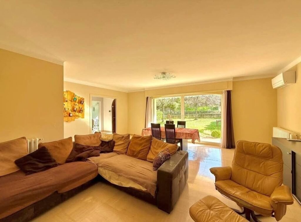 C82312F9-C315-4F51-8DF8-37114E8275BB