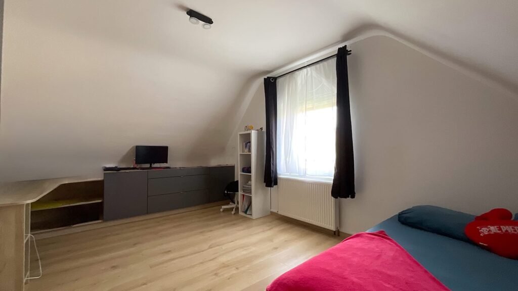 C9BFF9CB-3786-4ABA-87CD-102313E8663F