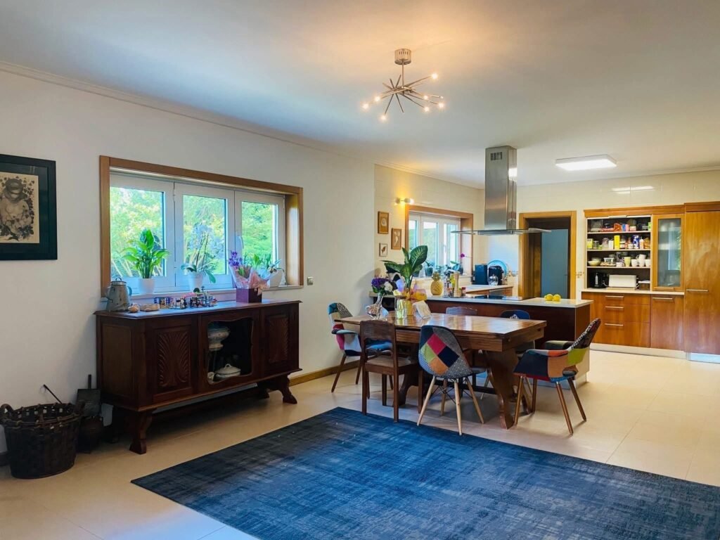 CB97ACEA-116F-496D-AD28-7B409ECB0D89