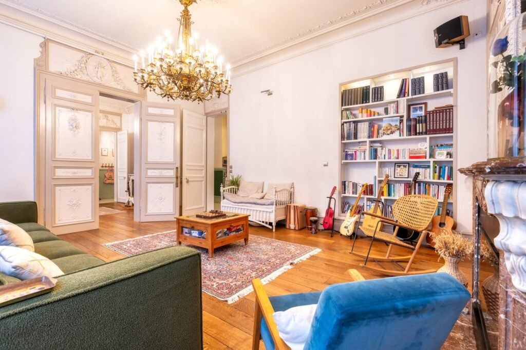 CC6186F5-FA85-4F2E-8B48-097DDA7CF306