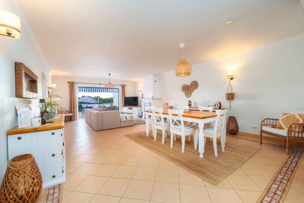 CDFD479E-6B20-41CE-BE39-D3D5DF85E04C