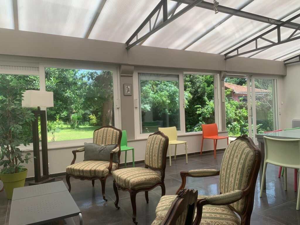 CEE2B366-8E0A-4A4A-BF50-D4EFB45DF31D