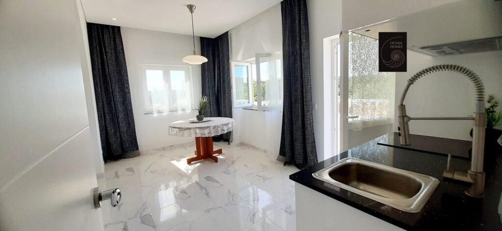 D24CDB8D-7D4C-4A25-B680-0AAE150EDDA0