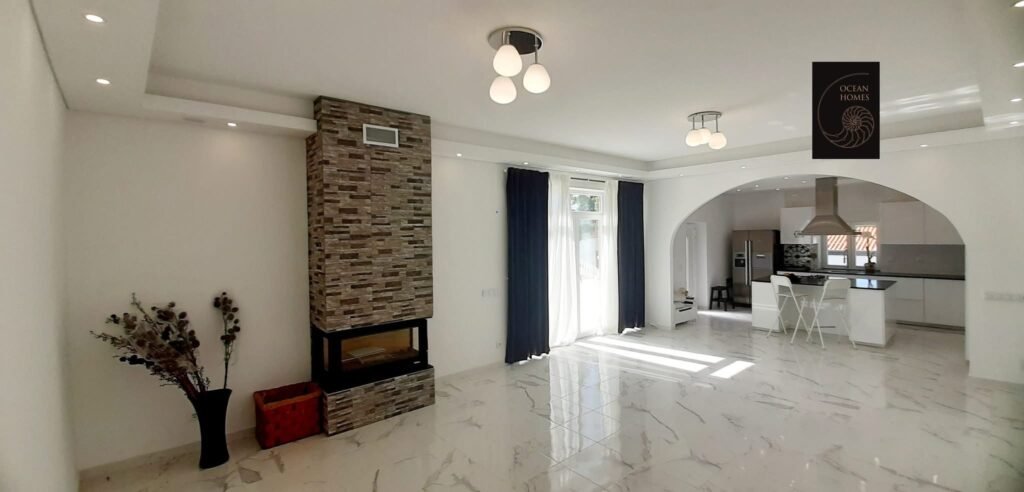 D6742642-E101-47F5-B606-143108E6F1E8