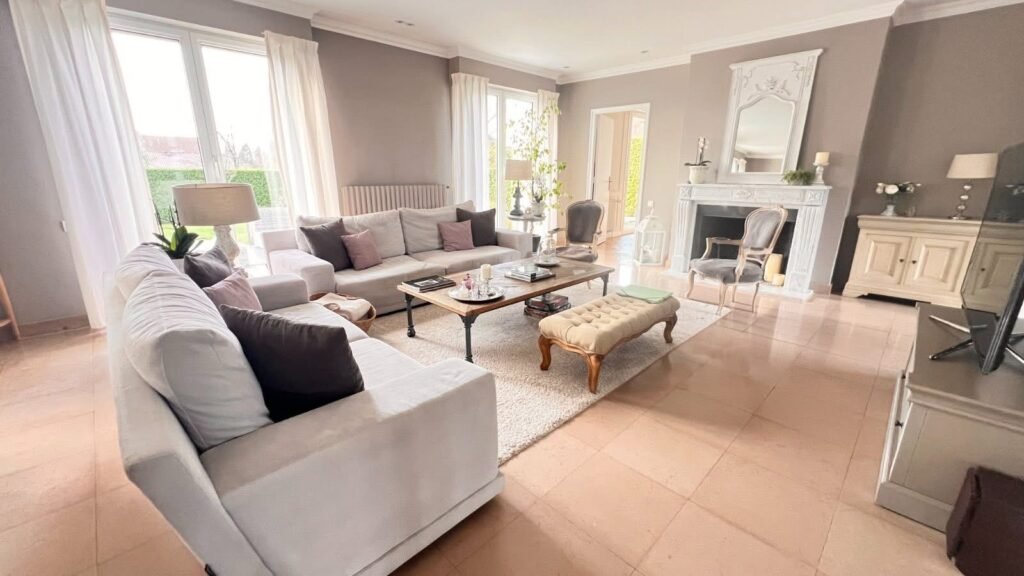 D8A21915-5494-4382-BE76-90A782E009DD