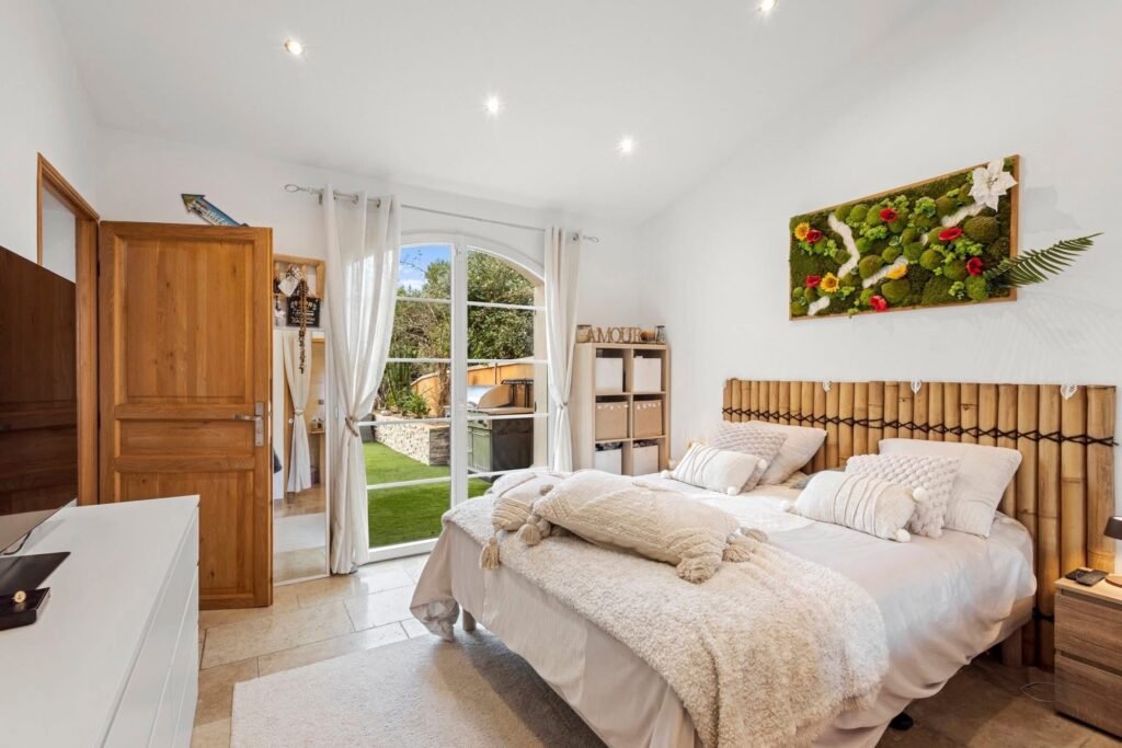 D995DE3E-15E3-4B4B-BCBD-3BB147E5DC1A